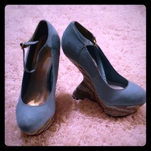 Heel-less wedges